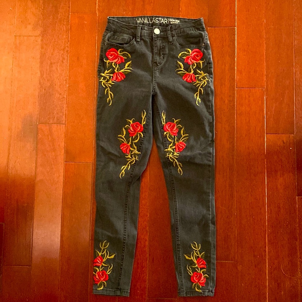 EMBROIDERED Roses on High-Rise Black Skinny Jeans, VANILLASTAR